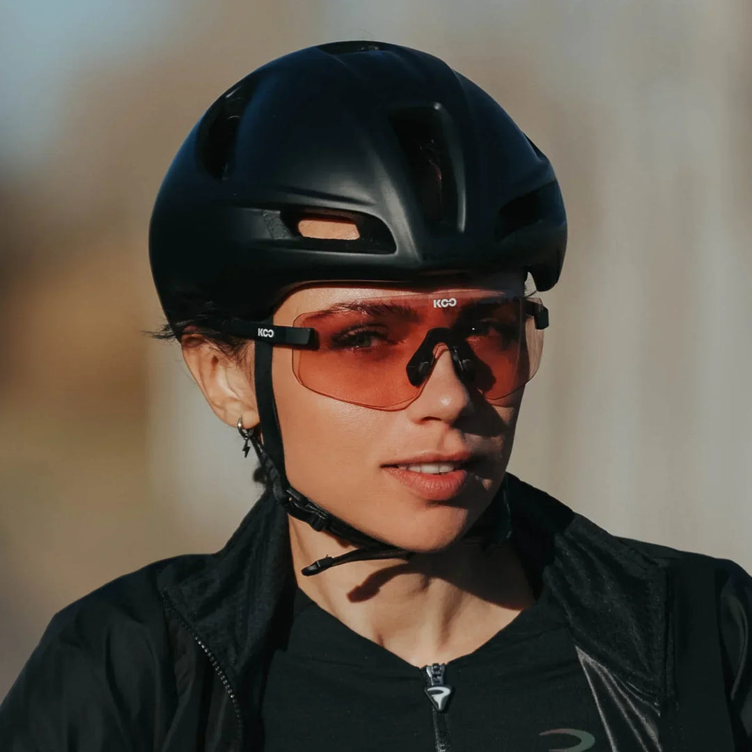 KOO Supernova Black Matt Photochromic fietsbril met Zeiss-lens en frameloos design, vooraanzicht