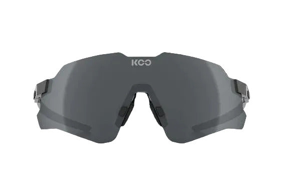 KOO Nebula Black Glass wielrenbril — frameloze sportbril met Photochromic Graphite Mirror glas