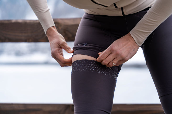 Parentini Forte Inga Super Roubaix bib short chocoladebruin — zijaanzicht fleece voering zichtbaar beenstuk