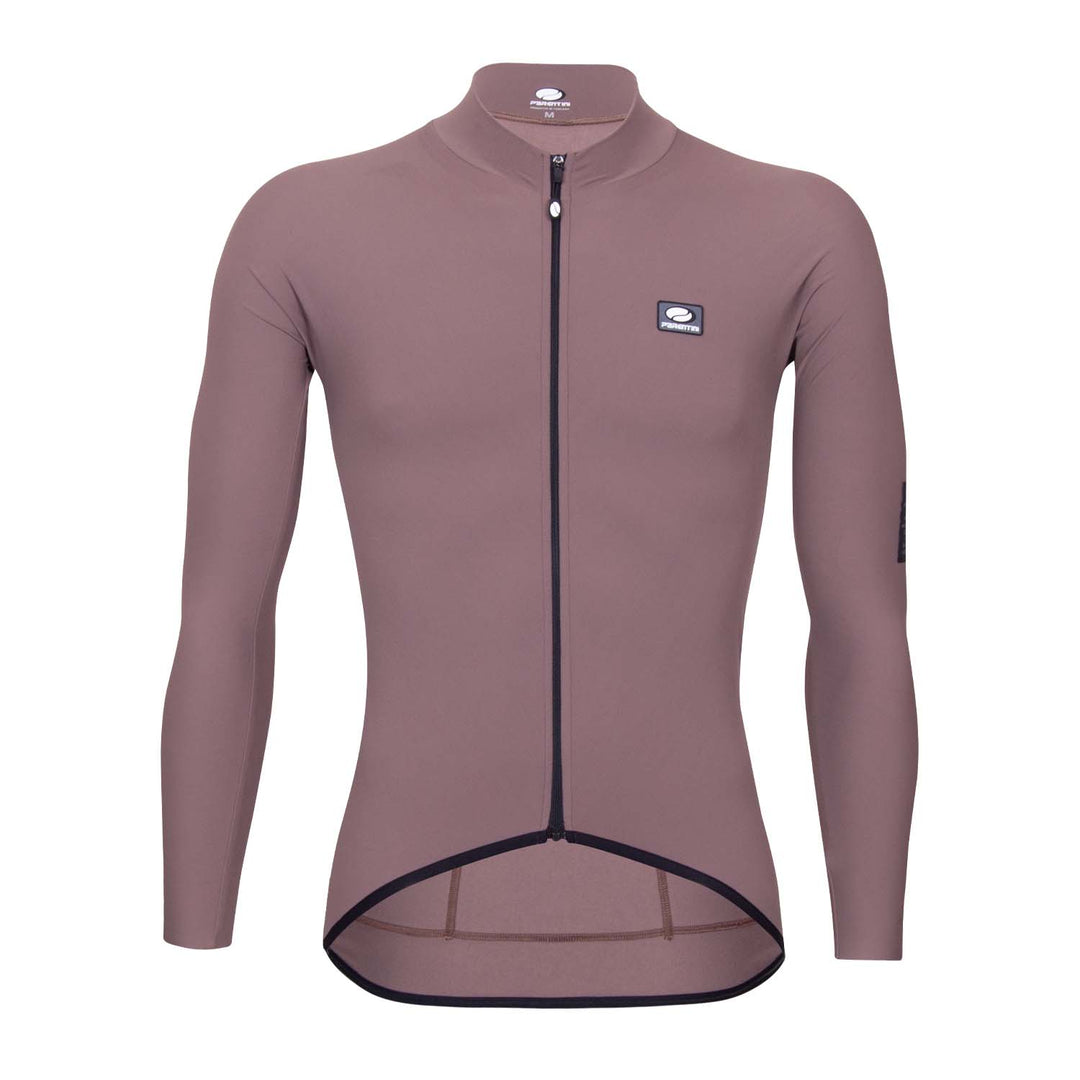 Het Parentini UNICA Lange mouwen fietsshirt is gemaakt om te genieten van de tussenseizoenen en is het favoriete item van onze community geworden om zich aan te passen aan veranderende temperaturen en rijomstandigheden. 

De zacht geborstelde stof in combinatie met een 4-way stretch maakt het een zeer comfortabel fietsshirt dat zacht aanvoelt op de huid.